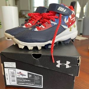 Under Armour boys baseball cleats size 2Y